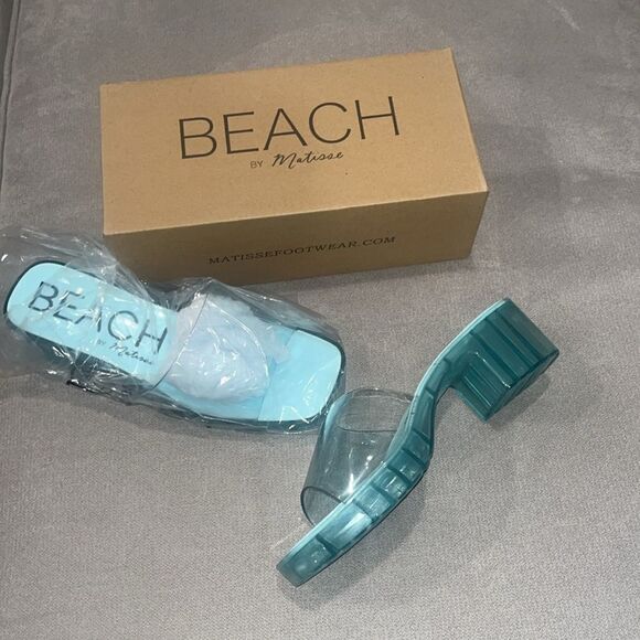 Nwt in box Matisse beach 2” aqua colored clogs - Picture 1 of 5